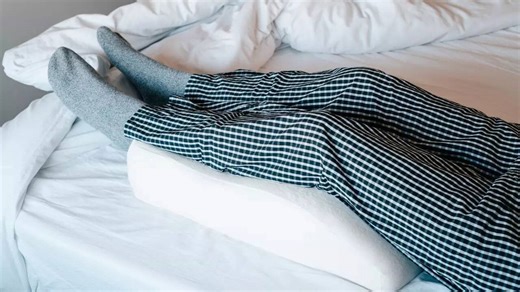 “10-minute leg elevation” trend: Science backed benefits for circulation and more