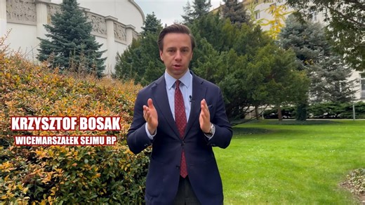 Krzysztof Bosak: Już za niecały miesiąc, jak co roku, ulicami Warszawy przejdzie Marsz Niepodległości. Zachęcam Was, byście wzięli w nim udział, abyście razem z nami w ogromnym tłumie polskich patriotów pokazali swój patriotyzm, przywiązanie do polskiej racji stanu, do Polski dumnej, suwerennej i silnej. Pokażmy też nasz sprzeciw wobec rządu, który w niemal każdej dziedzinie niszczy Polskę, marnuje nasz czas i zasoby i zabiera szansę Polakom na rozwinięcie skrzydeł. Pokażmy razem, że jesteśmy si