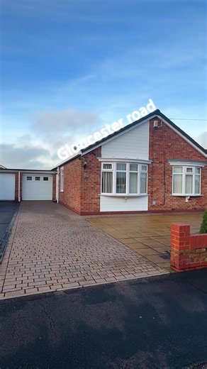 📍 Gloucester Road, Hull 💷 £320,000 🏡 2 bedrooms | 1 bathroom | Detached bungalow • Modern true bungalow • No onward chain • Over 1,000 sq ft of lateral living • Originally three bedrooms, now two spacious doubles • Two reception rooms and conservatory • Modern fitted kitchen • Contemporary shower room • Low maintenance gardens • Block sett driveway and single garage with electric door Occupying a superb plot within this highly regarded location, this beautifully presented bungalow offers styl