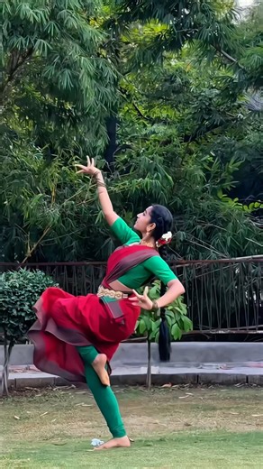 Classical Sitti Silaka #folksong #love #dance #folksongs #profesionaldancer #dancesteps #dancerlife