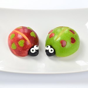 770K views · 502 reactions | Have a happy healthy Valentines Day with this super cute Love Bugs snack! Full written instructions here: https://www.eatsamazing.co.uk/fun-food-for-kids/creative-food-tutorials/valentines-apple-love-bugs-tutorial | Eats Amazing | Facebook