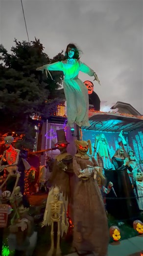 New York City Dyker Heights Brooklyn Best Halloween Decorations 2025 🎃 📍84th St & 10th Avenue, Brooklyn, New York #thenycwalkingshow #newyork #newyorkcity #Halloween | The NYC Walking Show