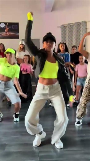 Dance Challenge 💃 Air Force Blanche 👟🔥#Viral#Trending#FYP#ForYou#Buzz #pourtoi #dancechallenge