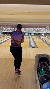 I bowled the IEB 6-gamer at Linbrook Bowl yesterday with Bestie JJ & My Hubby. Although I missed cashing by 1 pin 😭, I’m still really happy with how I threw the ball and feel ready for this next week’s @pwbatour Cleveland Open. 💪🏻💪🏻💪🏻 Side note… “Why didn’t I bowl this week in Grand Rapids?” - Answer: Saving my wrist for Cleveland/the US Open. 💪🏻💪🏻💪🏻 (The 3-in-1 events aka Grand Rapids = more games than the US Open.) #StormNation #ViseInserts #Coolwick #BowlerX #parkinsbowlingsupply