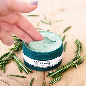 Cool and deeply cleanse your skin with our Tea Tree infused clay mask. Perfect for blemished complexions, the instantly cooling sensation refreshes skin, without over drying. This mask will help to clear impurities whilst absorbing excess sebum, leaving skin feeling smoother and clearer looking. #TEATREEPOWER 😍 Visit your nearest store to explore more! #TheBodyShopPK #TheBodyShop #Pakistan #TeaTree #SkinCare #ClayMask #ClearSkin | The Body Shop