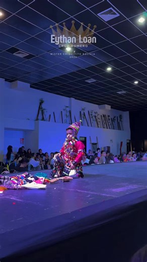 2da presentación Traje Típico Regional MISTER CHIQUITITO BOLIVIA 👑🤴 🙈 Y fue en ese instante cuando los nervios me vencieron, no por miedo, sino por la inmensa emoción. Porque no solo Potosí se puso de pie con aplausos, sino también Cochabamba, La Paz, Oruro… en fin, toda Bolivia 🇧🇴👏 Los aplausos y las voces se unieron en un solo latido ❤️. Por un momento, se desvanecieron las fronteras de la competencia entre departamentos, y nació algo más grande: una sola voz, un solo sentimiento, una so