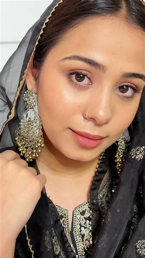 Saba Tabassum on Instagram: "Try this super easy makeup tutorial this Diwali 🪔 Comment 1 for links & follow me for more such tutorials ✅ #sabakisuno #sabakasafar #viral #trending #diwalimakeup #diwalimakeuptutorial"