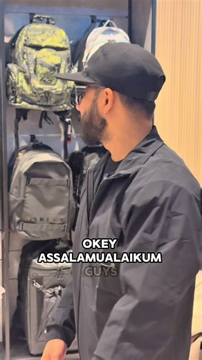 Review Backpack Oakley: Hijau vs Hitam