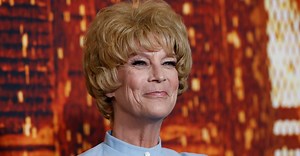 Jamie Lee Curtis Kills In Bloody Tribute To Her Mother’s ‘Psycho’ Look