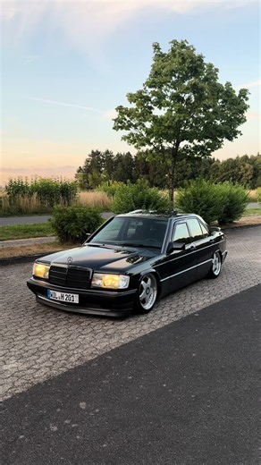 🖖🏽#w201 #190e #mercedesbenz #3l #safetheclassics
