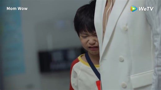 She asked to check monitor in order to prove her son's innocence. #MomWow starring #ZhangYuqi #LiZefeng is available on #WeTV👉https://bit.ly/3907h0e #加油妈妈 #WeTVAlwaysMore | WeTV