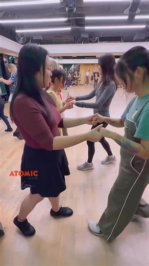 ✨Beginner West Coast Swing Bootcamp✨ West Coast Swing is the kind of dance that makes you feel instantly cooler—smooth, connected, and ridiculously fun. It’s the “oh wow, I’m actually dancing” moment, set to music you already love: pop, R&B, blues, throwbacks… all of it. Once it clicks, you’ll start hearing songs and thinking, “I need a dance floor.” If you’ve been waiting for the right time to start, this is it. Our Beginner West Coast Swing Bootcamp with Matt & Sam is built to get you moving f