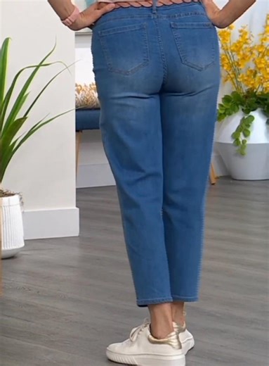 HSN model models jeans 0280