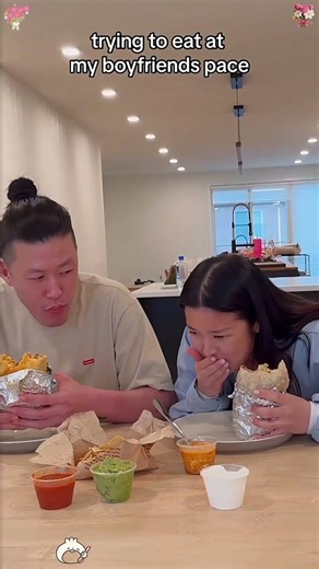 Never try to eat as fast as your boyfriend 😂🤣😜🤪#fyp #usa #tiktok #prank #funnyvideo