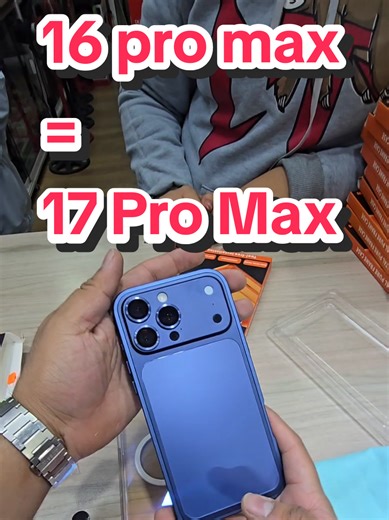 Llegó una clienta con su iPhone 16 Pro Max 📱🔥 queriéndolo convertir en iPhone 17 Pro Max con nuestras fundas convertidoras 😎✨ y claro que sí… aquí también manejamos ese estilo para quienes quieren darle ese look más nuevo a su equipo 💪 Algo súper mega bien, apachulos 🔥 Porque no solo es protección, también es imagen, diseño e innovación. Aquí encuentras fundas de todo tipo, desde uso rudo hasta convertidoras para que tu cel luzca como el modelo más reciente. Gracias a todos nuestros cliente