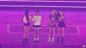 Lisa: "i couldn't sleep well yesterday. i was so so nervous and had a lot of worries because i wanted to do well." my baby🌻🥺 #BORNPINK_FINALE #BORNPINKinSEOUL_FINALE | all_about_jenlisa