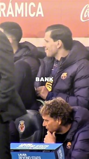 Wojciech Szczęsny ist einfach anders! 🚬🧤 Von Snus auf der Bank bis hin zu eiskalten Reaktionen auf die Paraden seiner eigenen Konkurrenten. Erlebe die skurrilsten Momente des Barca-Keepers, der für das Chaos lebt und seine ganz eigenen Regeln hat. #Fussball #Szczesny #Barca