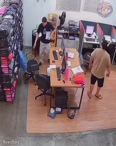 979K views · 409 reactions | I mean I feel for this guy but just can't stop laughing 藍藍藍 | HomeChic | Facebook