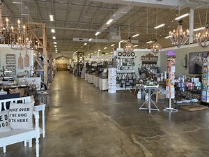 Painted Tree Boutiques opens shop in Knoxville