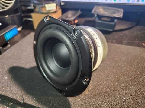 Peerless by Tymphany SLS-85S25CP04-04 3-1/2" Woofer Test