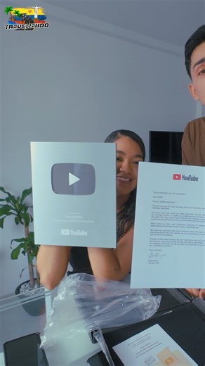 22K views · 292 reactions | Llegó la placa de 100k  Gracias por su apoyo y gracias a @youtube @youtubelatam #100k #youtubeawards #traveliando | Traveliando | Facebook