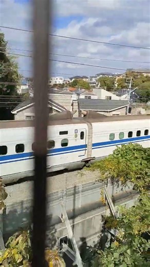 二俣川二丁目公園から見える新幹線のぞみ(2025年11月)