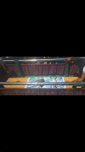 RIP PapaRod 🕊️ Vandag het ons jou trug gegee aan God ..ek mis jou vandag tien keer meer as al die ander dae saam. Ek weet nie watter kant toe nie… ek het nou niemand by wie ek kan kla oor dinge nie. Geen besigheidsplan vir môre nie, geen stem wat my reg help dink nie. Vandag, terwyl almal party en celebrate, sit ek alleen in ’n kamer in jou huis— waar ek altyd geweet het jy’s net in die kamer langsaan. Nou stap ek na ’n leë kamer toe… niemand gaan daar wees as ek klop nie. Niemand om my te guid