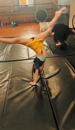 Backbend kick over goal achieved to kick off this Halloween weekend! 🤩 | Dance Variations