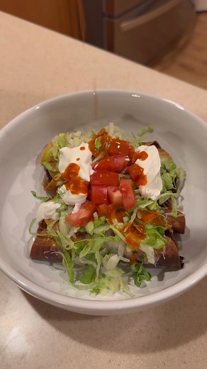 Delicious Rolled Tacos Recipe with Ground Beef and Guacamole