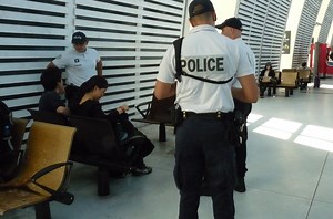 Police et douane en force à la gare TGV d'Avignon