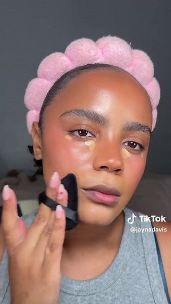 Sorry I lied it’s a 1:30 oops☺️ Full beat but it still looks like skin makeup✨ @Kylie Cosmetics Skin tint in 7W & 8W @Fenty Beauty Shade stick in Espresso @Kyliecosmetics Hybrid Blush in Cheeky Mood @Hourglass Cosmetics In Valley & Dune @Milani Cosmetics Make it last original @Laura Mercier Translucent @maccosmetics SkinFinish Matte Brozer in Deep Rosy @ArdellBeauty Active Lash in Style Speedy @flutterhabit Applied with prep it lash glue @milkmakeup Grip Set Spray @Maccosmetics Fix Stay Spray @u