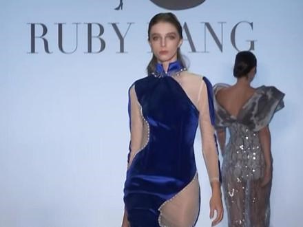 巴西蛇系超模美杜莎演绎中国风情Ruby Fang，厌世脸也能温婉 #LarissaMarchiori#RubyFang#纽约时装周#我要上热门@抖音小助手