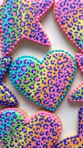 Rainbow leopard print cookie from 2015 which was just 2 years ago 💗 #royalicing #wetonwet #decoratedcookies #royalicingcookies #2015 | SweetAmbs