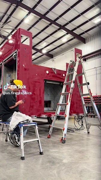 Someone’s gotta make them look good 🤷🙋🤩🚒 #conspicuity #3mreflective #3m #chevron #usfirepump #publicsafety #graphics #MaxVisibility #