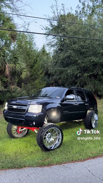 Exploring Squatted Trucks: The 26x14 Slider Experience