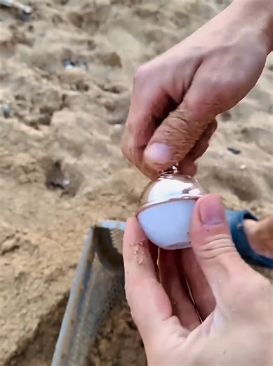 Beach Treasure Hunting Tips and Discoveries