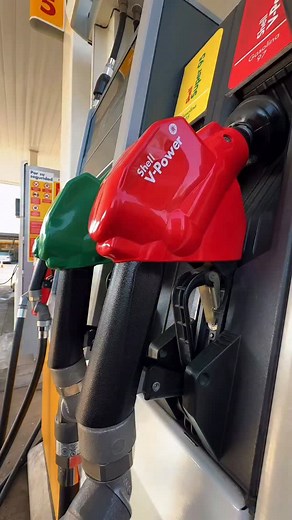 Una sola parada para que sigas tu camino al 100%. ⛽️🚗☕️​ En Shell, te ofrecemos el servicio completo, porque si para ti es mejor, es mejor.​ ¡Te esperamos! 💛 | Shell Chile