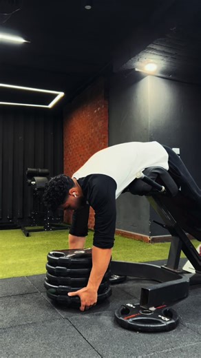 Back Extensions — arguably the most important exercise for overall back health. When done correctly with progressive overload, back extensions can reduce and help prevent back pain. Key tips for proper erector spinae isolation: • Pad position: Set the pad slightly above your pelvis. The lower the pad sits, the more you shift the work toward the glutes and hamstrings. • Controlled spinal flexion on the way down: Round your back as you lower yourself to properly stretch the erectors. Not rounding 