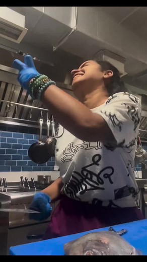 Fish training g) Dated 12.2.23 from CWC archives! One of the toughest challenges I have ever faced as a cook. Lost count on how many times I have ran seeing raw fish and blood 6 Kudos to Simbu Chef for patiently dealing with me in this #sivaangi #cwc #cookwithcomali #cook PS: Non Veg lovers and especially Fish lovers please dont get offended as this is a vegetarian point of view who has never handled fish🫣😢🥺