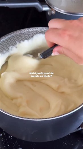 Sthefany Marchioro | Nutricionista Emagrecimento on Instagram: "Claro que pode, basta misturar só um pouquinho de leite desnatado OU requeijão light OU bater com a própria água do cozimento 🤌🏻 a quantidade adicionada é tão pequena que no resultado final não irá acrescentar tantas calorias assim. Por isso uso a mesma quantidade que usaria de batata cozida. Descomplica!!!"