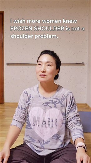 It’s not your shoulder — it’s hormonal. Frozen shoulder shows up most often in women during perimenopause, menopause, or postpartum, and not after injury. Here’s the evidence: • The shoulder joint contains estrogen receptors • Estrogen regulates inflammation, connective tissue elasticity, and pain signaling • When estrogen drops or fluctuates, the shoulder capsule becomes stiff, inflamed, and painful That’s why stretching, massage, therapy, or injections alone often don’t fully resolve it. Here’