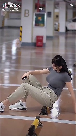 #foryoupage #hotgirl #fyp #fypシ゚viral #fypシ amazing pretty cute awesome walking.do you like it?