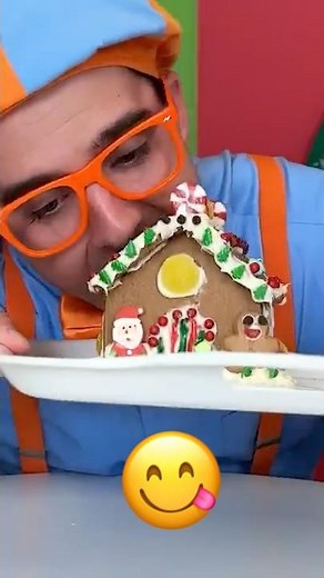 I could eat a WHOLE HOUSE😋! Easy 🍬 Gingerbread DIY! #shorts