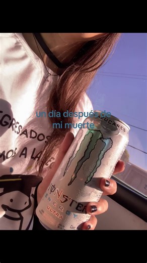 un día después de que mi presencia se apagara sin avisar mi mamá estará en mi cuarto tocando mis sabanas mis fotos y mis cosas como si algún día fuera a regresar lloraría todos los días porque su única hija ya no esta, no lo aceptaría jamás estaría en un mar de lagrimas derrumbada por que su hija ya no esta con ella recordaría cada día mis enojos mis chistes mi sonrisa todos los momentos hermosos que pasamos juntas y los malos mi papa estaría en su cuarto llorando en silencio acostado mirando al