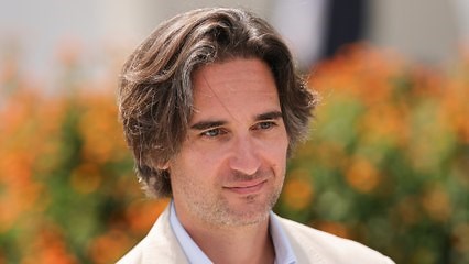 GALA VIDEO - Dimitri Rassam papa gaga : son bureau parisien tapissé des dessins de ses enfants...