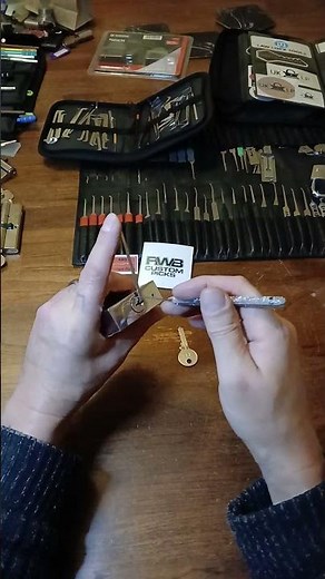 (357) custom Deforest half diamond (from ‪@rwbcustompicks‬) Vs 60mm TESSI padlock