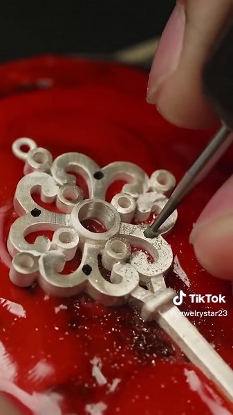 Expert Jewelry Craftsmanship: A Close-Up Look