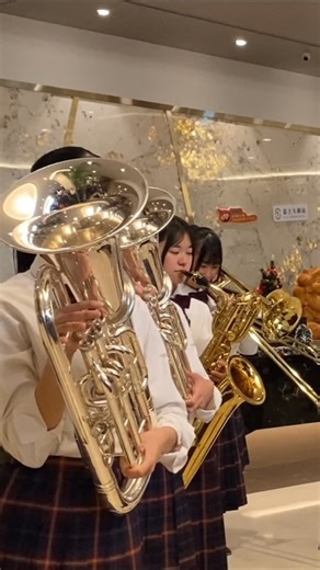 橘色チャンネル on Instagram: "京都橘高校吹奏楽部 台北のホテルロビーで演奏 2023/12 #オレンジの悪魔 #京都橘高校吹奏楽部 #kyototachibana #橘色惡魔 #"