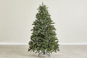 We Tried the Viral Twinkly Christmas Tree and “Smart” Is an Understatement