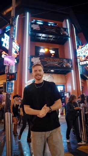 Live face off from The Honkey Tonk Central on Broadway 🤠 | Misfits Boxing